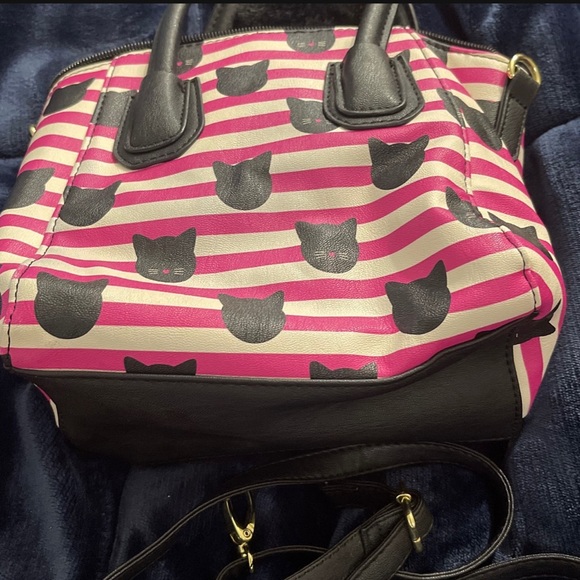 Luv Betsey by Betsey Johnson purse.size are 10" wide x 7" tall x 5" - Picture 8 of 10